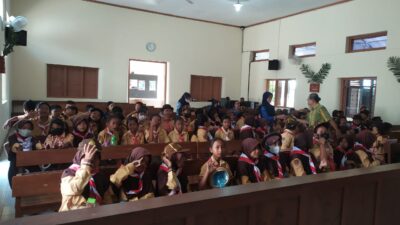 Tumbuhkan Karakter Pelajar Pancasila, SDN Karang Dukuh Adakan Outing Class ke Tempat Ibadah